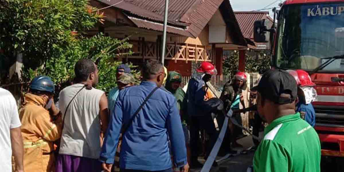 diduga-korsleting-satu-unit-rumah-di-koperapoka-terbakar